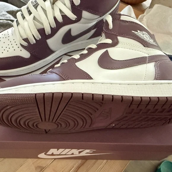 Nike Air Jordan 1 Retro High OG in Mauve and White - Picture 6 of 8